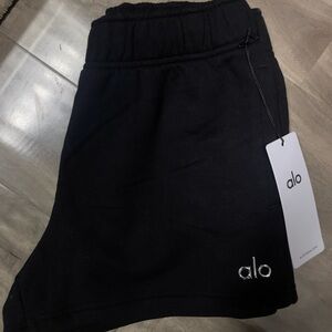 ALO Yoga accolade shorts